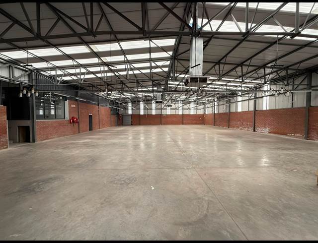 735M² WAREHOUSE TO LET IN STRIJDOMPARK