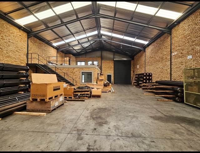 343M² WAREHOUSE TO LET IN BARTLETT