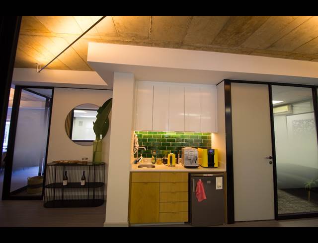 220M² SERVICED OFFICE TO LET IN HYDE PARK