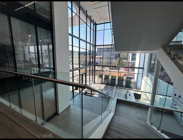 442M² OFFICE TO LET IN WATERFALL