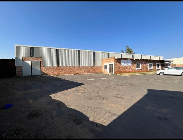 600M² WAREHOUSE TO LET IN VULCANIA
