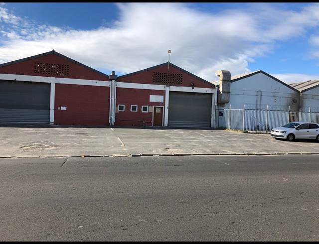 1,029M² FACTORY TO LET IN EPPING INDUSTRIAL