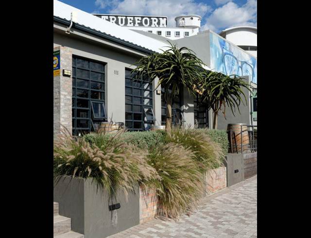 261M² WAREHOUSE RENTED IN SALT RIVER