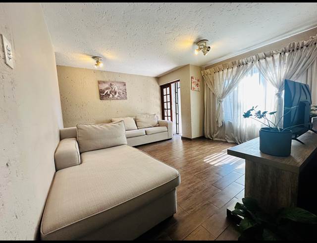 3 BEDROOM APARTMENT RENTED IN BRYANSTON