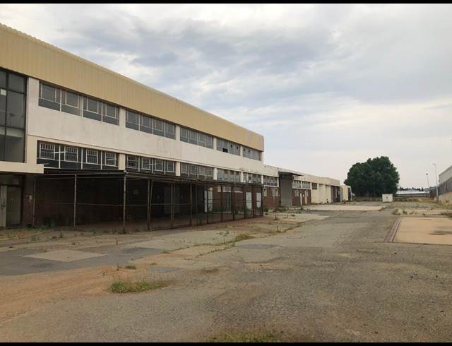 13,500M² WAREHOUSE TO LET IN MEADOWDALE