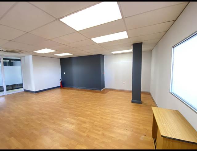 85M² OFFICE TO LET IN LAGOON BEACH