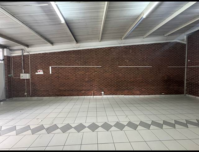 84M² WAREHOUSE TO LET IN CROWN