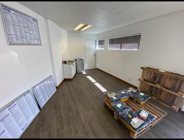 52M² WAREHOUSE TO LET IN BEACONVALE