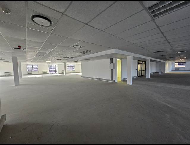 1,014M² OFFICE TO LET IN PLATTEKLOOF