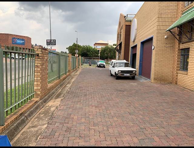 235M² WAREHOUSE TO LET IN STRIJDOMPARK