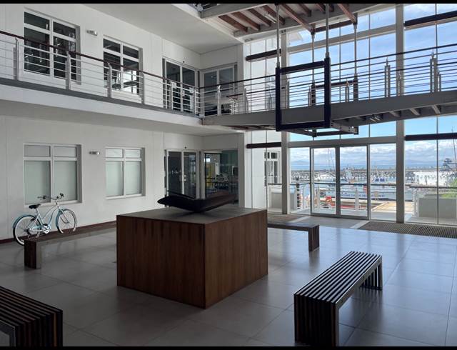 977M² OFFICE TO LET IN WATERFRONT
