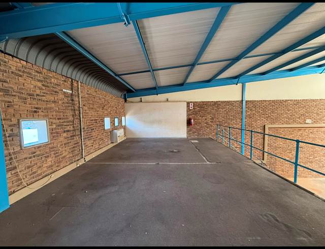 335M² WAREHOUSE TO LET IN LASER PARK