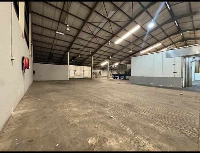 2,000M² WAREHOUSE TO LET IN PHOENIX INDUSTRIAL