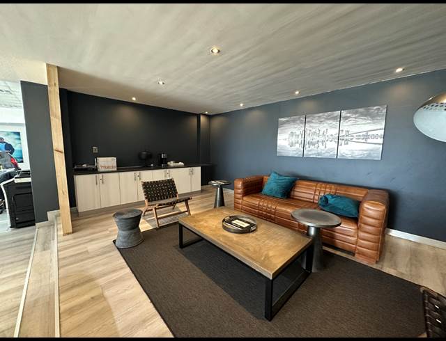 1,367M² SHOWROOM TO LET IN PAARDEN EILAND