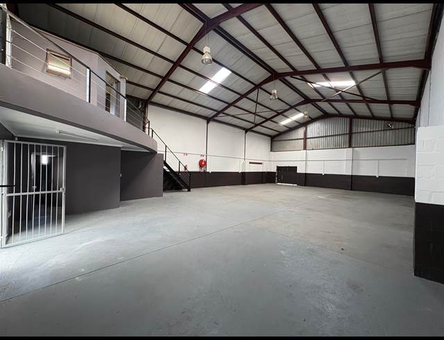 273M² WAREHOUSE TO LET IN BROADLANDS
