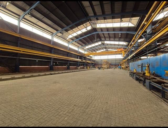 3,240M² WAREHOUSE TO LET IN ROODEKOP