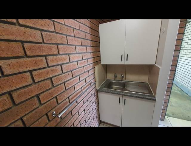 407M² WAREHOUSE TO LET IN JET PARK