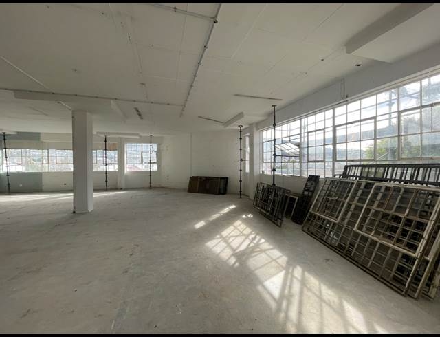 1,600M² OFFICE TO LET IN GARDENS