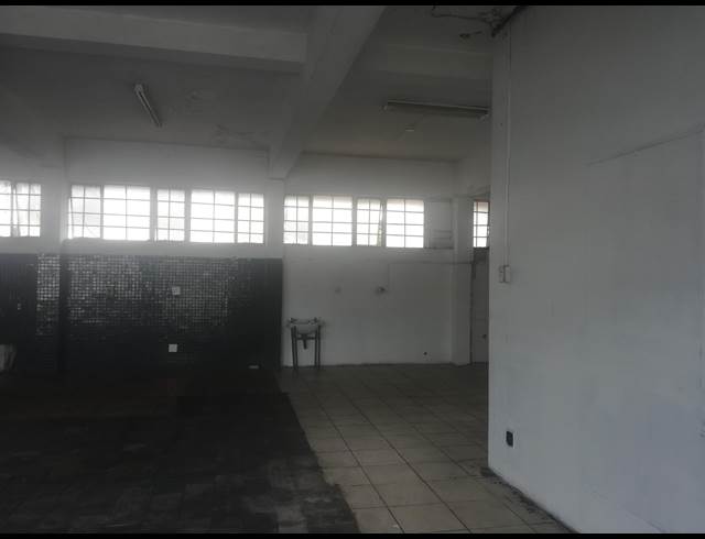 140M² WORKSHOP RENTED IN MALVERN