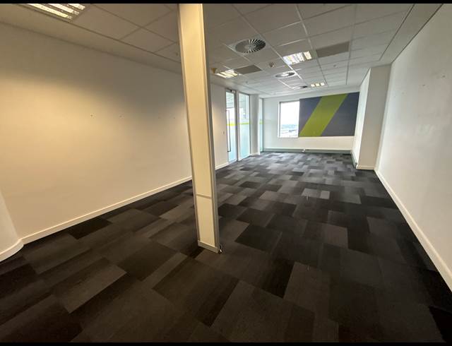 1,742M² OFFICE TO LET IN SANDTON CENTRAL