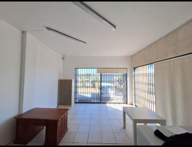 2,618M² RETAIL TO LET IN FERNDALE