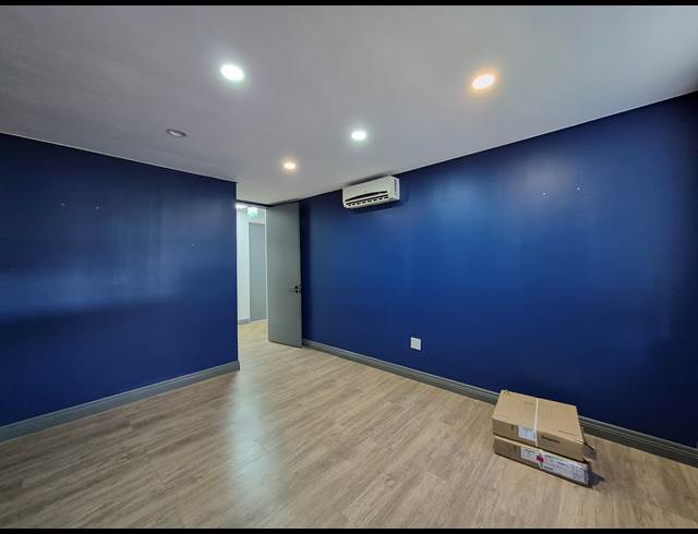 15M² OFFICE TO LET IN DUNKELD WEST