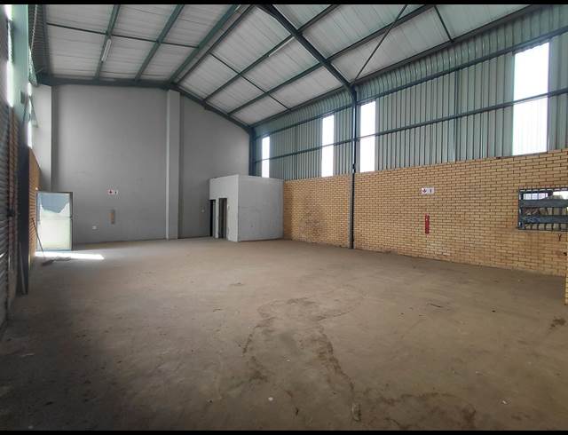 273M² WAREHOUSE TO LET IN CLAYVILLE