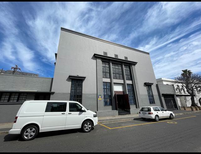 500M² FULL FLOOR TO LET IN GARDENS