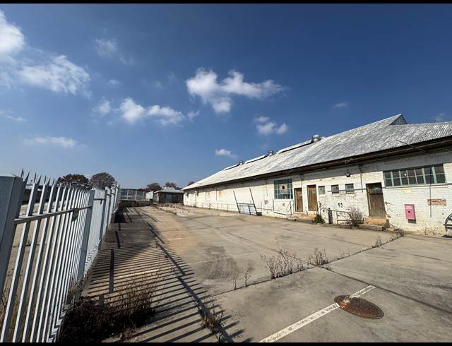 1,000M² WAREHOUSE TO LET IN WYNBERG