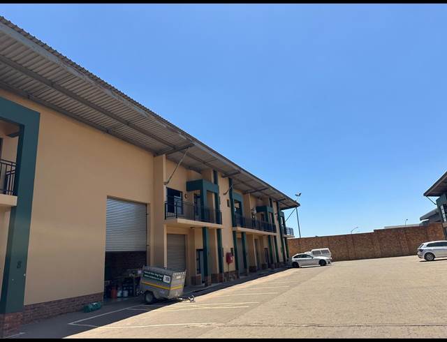 114M² WAREHOUSE TO LET IN CLAYVILLE