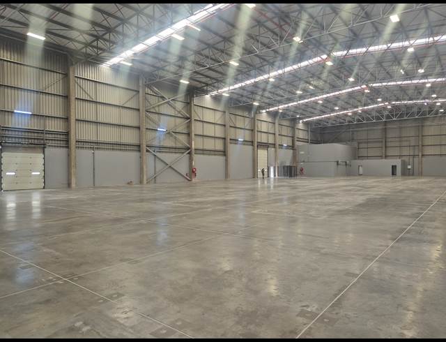 3,280M² WAREHOUSE TO LET IN LONGMEADOW