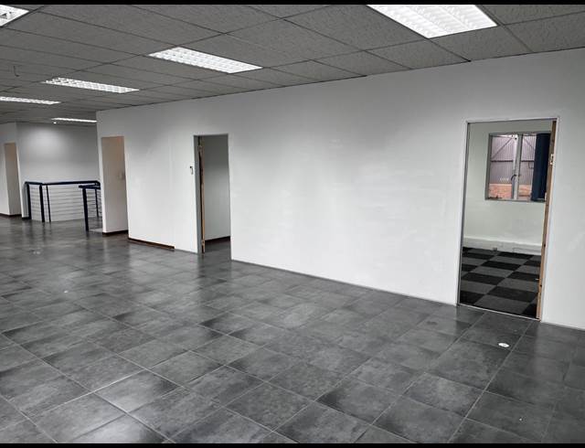 2,090M² WAREHOUSE TO LET IN MEADOWDALE