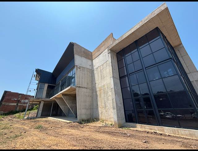 2,000M² WAREHOUSE TO LET IN PARK HILL