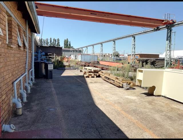 1,710M² FACTORY TO LET IN ANDERBOLT