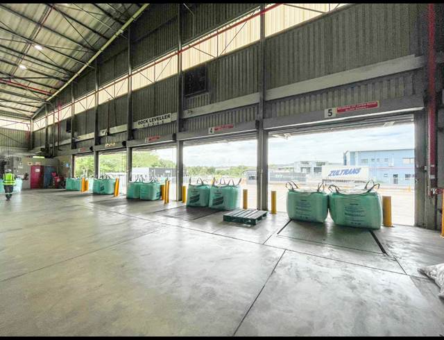 4,300M² WAREHOUSE TO LET IN RIVERHORSE VALLEY