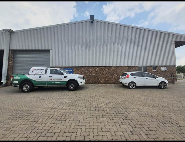 1,200M² WAREHOUSE TO LET IN SILVERTON