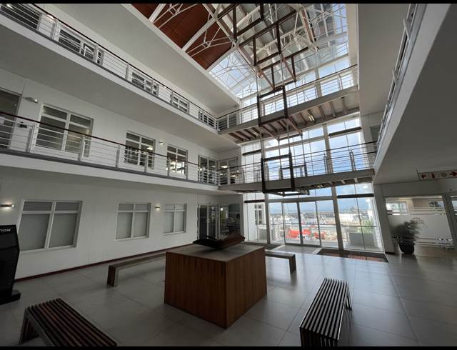 388M² OFFICE TO LET IN WATERFRONT