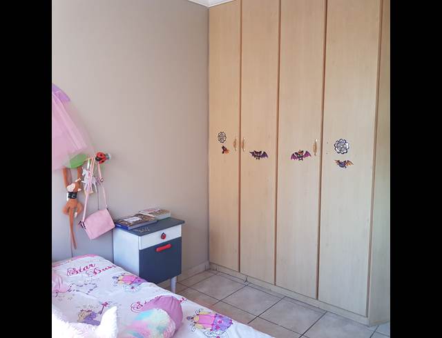 2 bed property to rent in LANGENHOVEN PARK