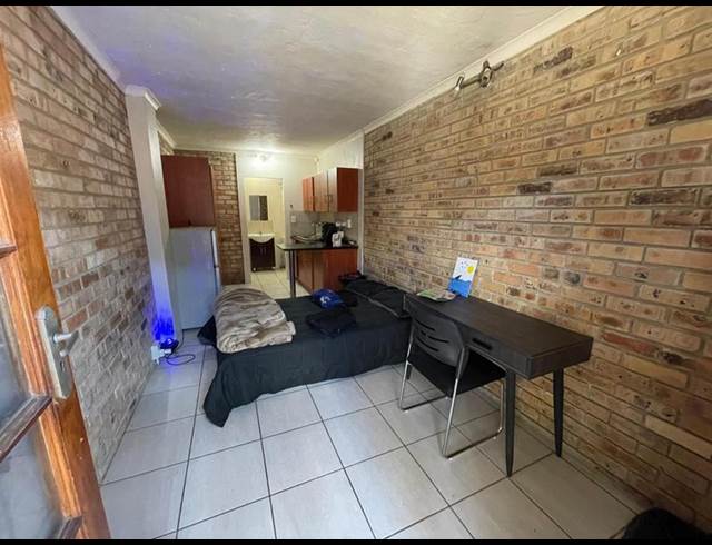 1 BEDROOM PROPERTY TO RENT IN DIE BULT