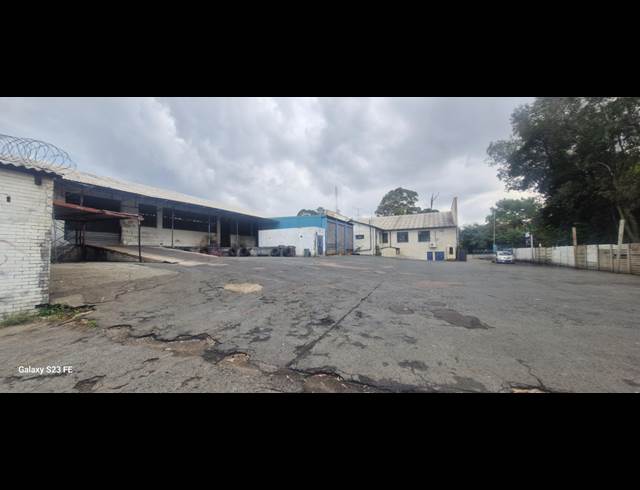 2,600M² WAREHOUSE TO LET IN GLENESK