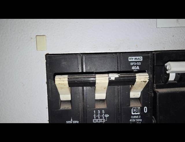 INDUSTRIAL PROPERTY TO RENT IN PAROW EAST