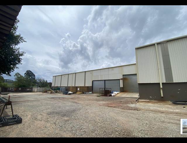 2,300M² WAREHOUSE TO LET IN ANDERBOLT