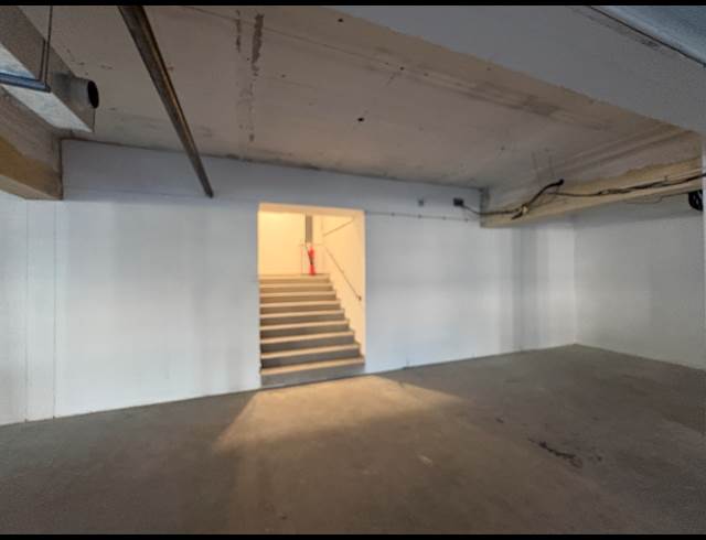 2,402M² OFFICE TO LET IN FORESHORE
