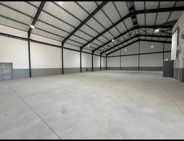 1,219M² WAREHOUSE TO LET IN STIKLAND INDUSTRIAL