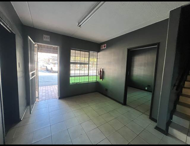 306M² WAREHOUSE TO LET IN HENNOPSPARK INDUSTRIAL