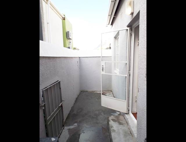 2 bed property to rent in SCHOTSCHE KLOOF