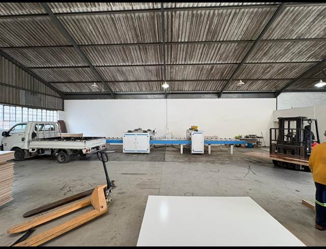 331M² WAREHOUSE TO LET IN GANTS PLAZA