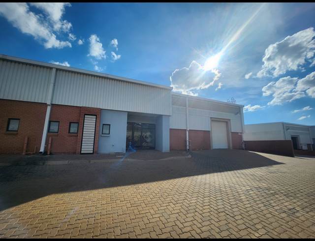 573M² WAREHOUSE TO LET IN OLIFANTSFONTEIN