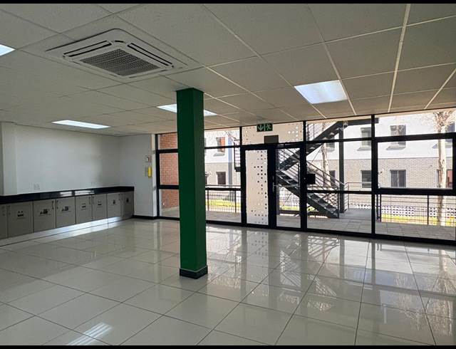780M² OFFICE TO LET IN MIDRIDGE PARK