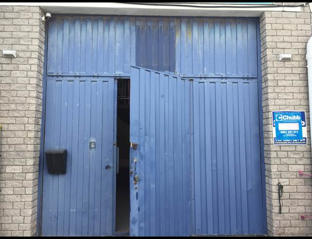 198M² WAREHOUSE RENTED IN RETREAT